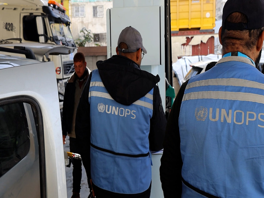 UNOPS staff visit a hospital in Gaza.